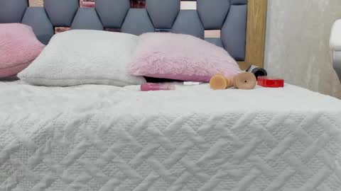 violeet_gray online show from March 8, 11:35 am