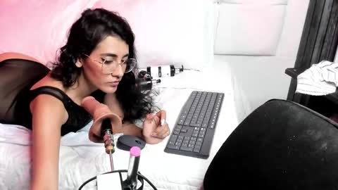 Snapshot of violet_bdsm chatting on October 14, 4:53 pm Violet online show from October 14, 4:53 pm