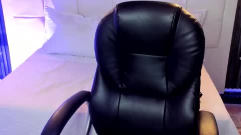 Snapshot of violet_bdsm chatting on October 10, 4:34 pm Violet online show from October 10, 4:34 pm