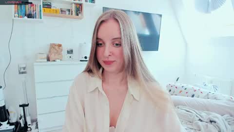 Violet online show from May 5, 1:25 pm