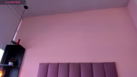 violet online show from December 19, 3:04 pm