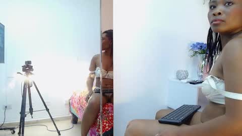 Snapshot of violet_rosse1 chatting on October 28, 3:18 pm   online show from October 28, 3:18 pm