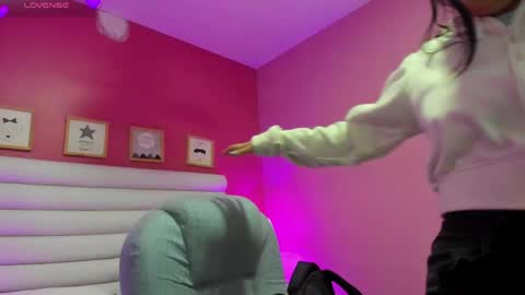 violet_sinclair online show from April 21, 11:28 am