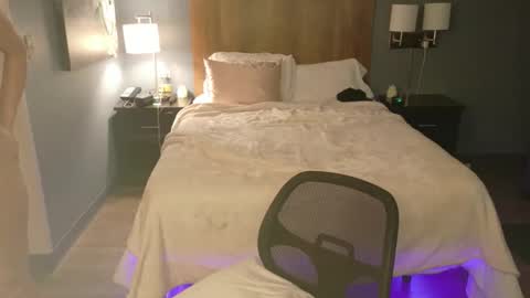 violet_winter97 online show from April 25, 1:41 pm