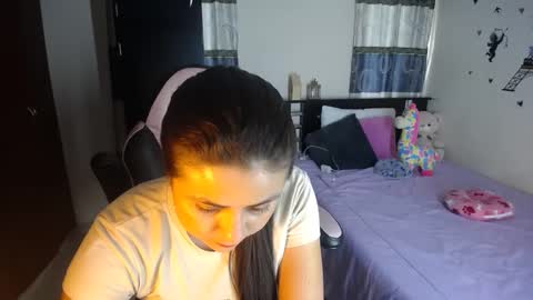 Snapshot of violeta_campbell chatting on February 24, 8:58 pm violeta.. online show from February 24, 8:58 pm