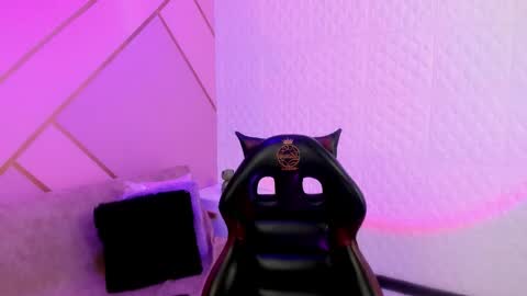     online show from February 28, 9:25 pm