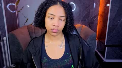 violeth_b online show from November 18, 1:01 pm