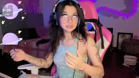   online show from April 25, 6:38 pm