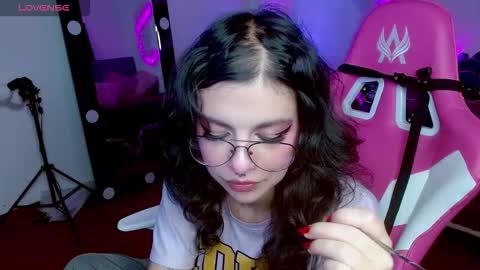 Snapshot of violetqs chatting on October 19, 7:05 pm online show from October 19, 7:05 pm