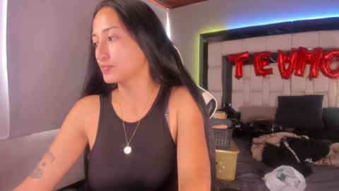 Snapshot of violetskinny chatting on February 25, 6:33 pm violetskinny online show from February 25, 6:33 pm