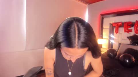 Snapshot of violetskinny chatting on February 18, 7:00 pm violetskinny online show from February 18, 7:00 pm