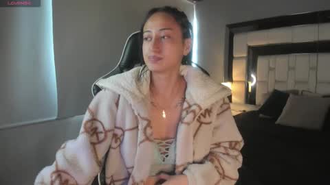 Snapshot of violetskinny chatting on October 4, 9:41 pm violetskinny online show from October 4, 9:41 pm