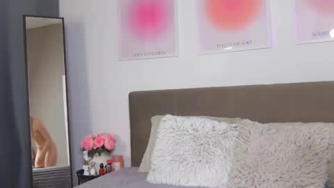 VioletSwone online show from February 21, 7:20 am