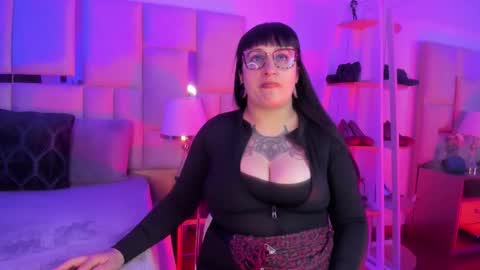 Violett  online show from January 9, 8:35 pm