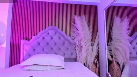 violett_hott_ online show from March 6, 1:06 pm