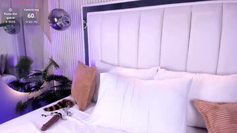 violettacolinss online show from April 24, 12:30 pm