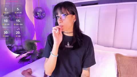 violettacolinss online show from April 28, 11:36 am