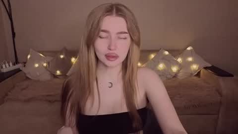 ViolettaOtis online show from April 24, 6:22 pm