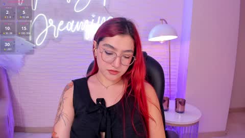 Snapshot of violettcastel chatting on December 23, 8:14 pm Violett Castel online show from December 23, 8:14 pm