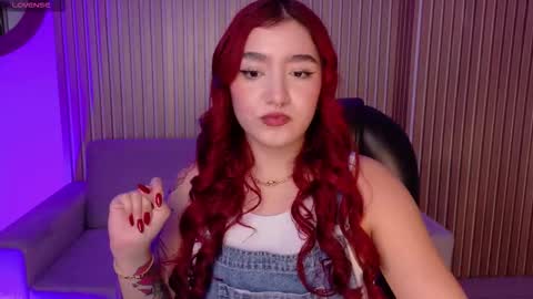 Violett Castel online show from January 12, 7:30 pm