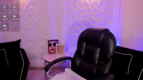 Snapshot of violettcastel chatting on October 17, 7:39 pm Violett Castel online show from October 17, 7:39 pm