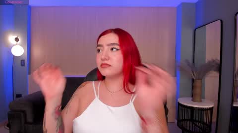 Snapshot of violettcastel chatting on February 17, 7:23 pm Violett Castel online show from February 17, 7:23 pm