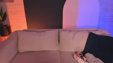 Violett  online show from June 4, 10:31 am