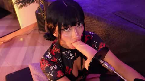 viollettebylyly online show from March 25, 1:36 pm