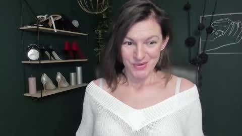 Snapshot of vivian_dream chatting on September 27, 9:27 am Vivian online show from September 27, 9:27 am