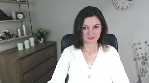 Snapshot of vivian_dream chatting on December 28, 6:39 am Vivian online show from December 28, 6:39 am