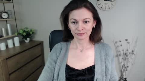 Snapshot of vivian_dream chatting on January 10, 6:42 am Vivian online show from January 10, 6:42 am