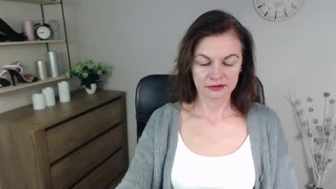 Snapshot of vivian_dream chatting on December 18, 5:48 am Vivian online show from December 18, 5:48 am