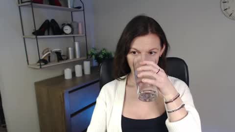 Snapshot of vivian_dream chatting on February 14, 6:29 pm Vivian online show from February 14, 6:29 pm
