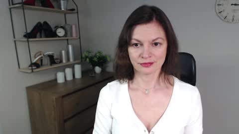 Snapshot of vivian_dream chatting on February 13, 7:03 am Vivian online show from February 13, 7:03 am