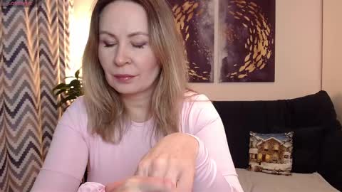 Snapshot of vivian_soul chatting on February 16, 6:21 pm Vivian online show from February 16, 6:21 pm