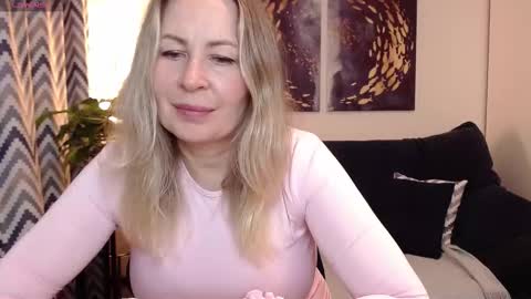 Snapshot of vivian_soul chatting on October 2, 6:35 pm Vivian online show from October 2, 6:35 pm
