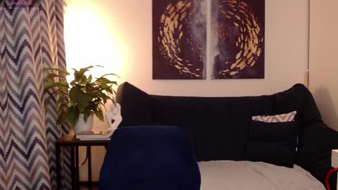 Vivian online show from October 20, 6:00 pm