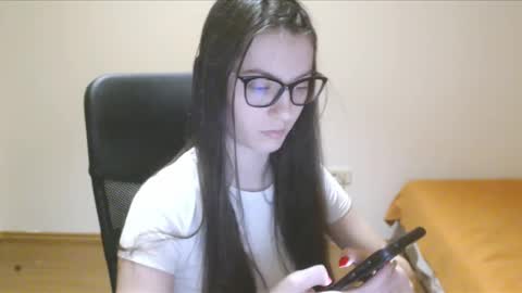 Snapshot of vivianngray chatting on February 9, 6:05 pm Vivian Gray online show from February 9, 6:05 pm