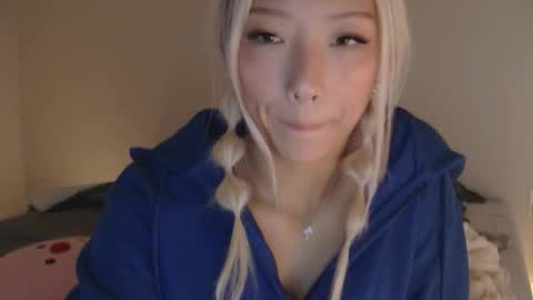 vivianwinters online show from November 6, 12:05 am