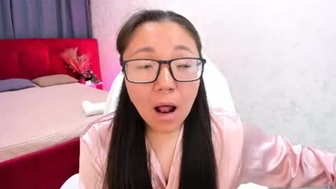 Vivien online show from June 25, 1:05 am