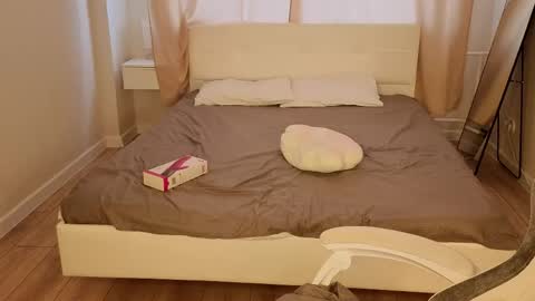 vivien_ross online show from June 8, 1:28 am