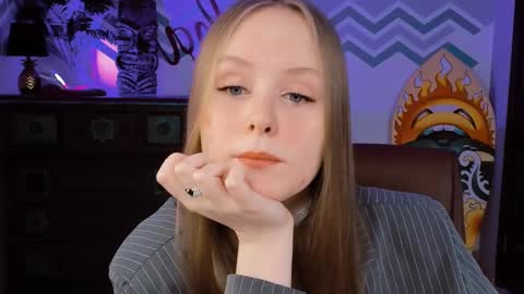 Vivien online show from February 22, 9:12 am