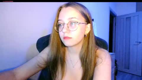 vivivivikkie online show from March 13, 9:05 pm