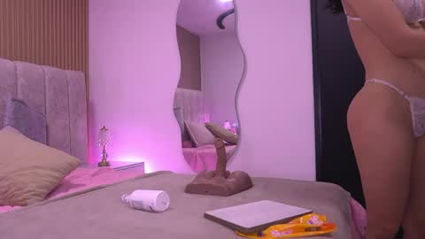 Violeta online show from April 22, 3:03 am