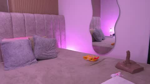 Violeta online show from April 28, 3:10 am