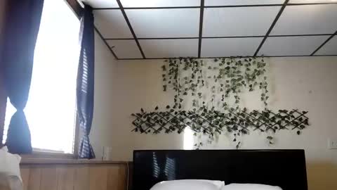 wanderlustgaal online show from December 20, 1:59 pm