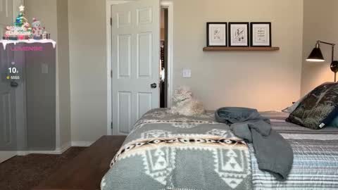 Jade online show from December 19, 6:01 pm