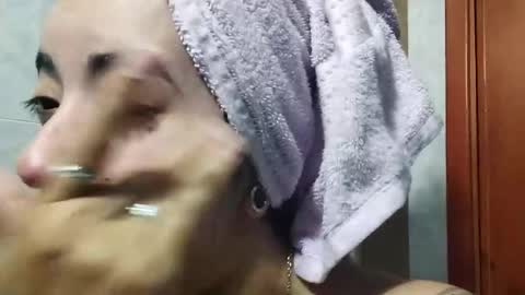 Waningrose  Lu online show from December 9, 4:05 pm