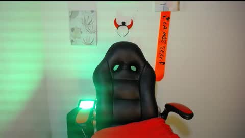Snapshot of warisgoddes chatting on October 10, 2:16 am EMILY online show from October 10, 2:16 am