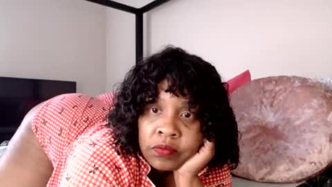 LAUREN LUSH online show from August 1, 8:22 pm